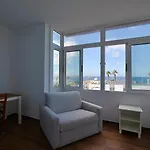 アパート Seaview Escape With Pool Access セント・ポールズ・ベイ