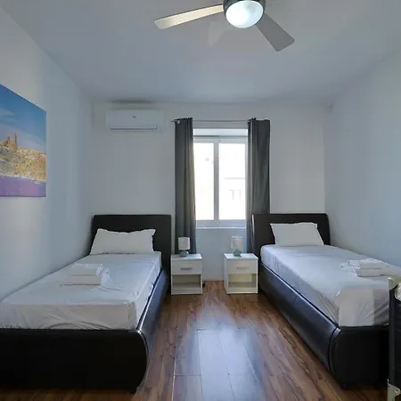 Seaview Escape With Pool Access