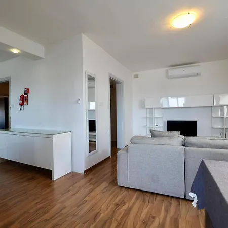 Seaview Escape With Pool Access St. Paul's Bay