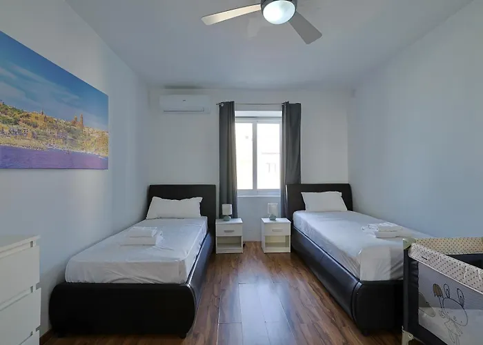 Seaview Escape With Pool Access