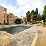 Seaview Escape With Pool Access *