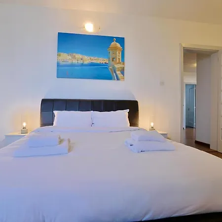 Seaview Escape With Pool Access *