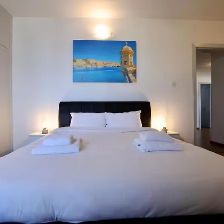 Seaview Escape With Pool Access * St. Paul's Bay