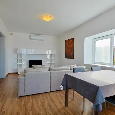 Seaview Escape With Pool Access Apartmán