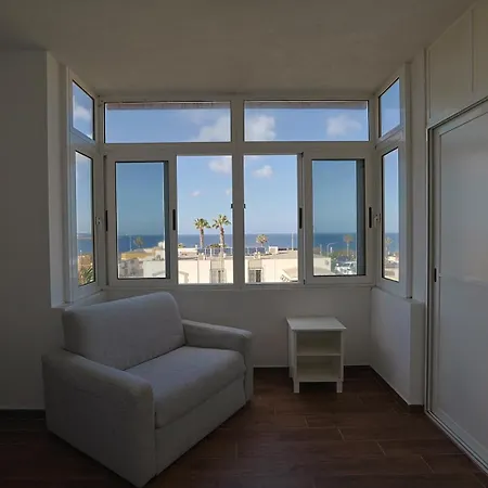 Seaview Escape With Pool Access St. Paul's Bay