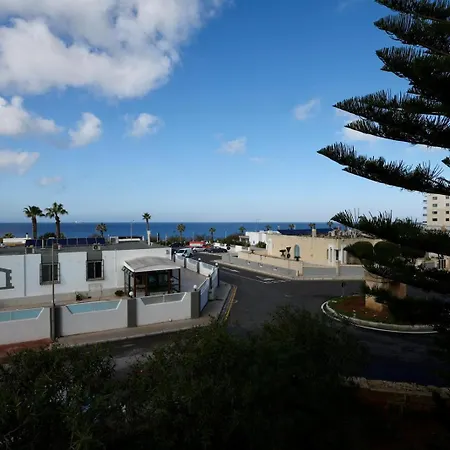 Seaview Escape With Pool Access Apartmán