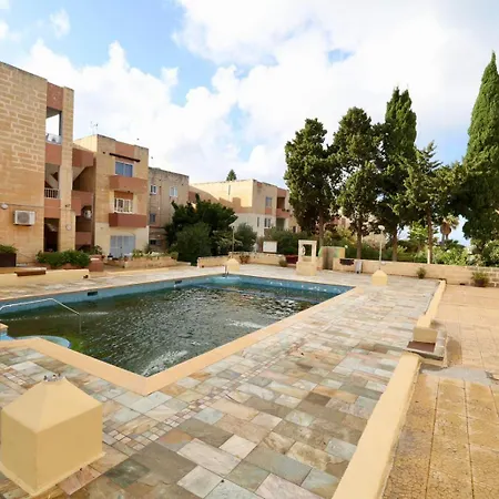 Seaview Escape With Pool Access *