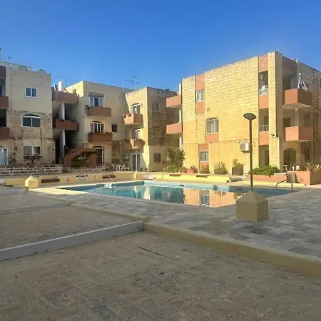 Seaview Escape With Pool Access St. Paul's Bay