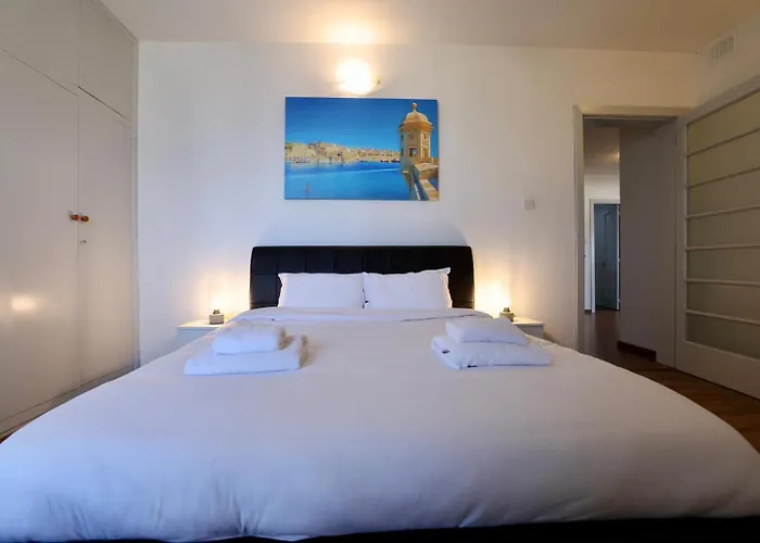 Seaview Escape With Pool Access * St. Paul's Bay