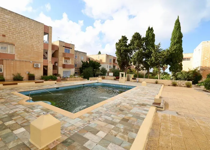 Seaview Escape With Pool Access *