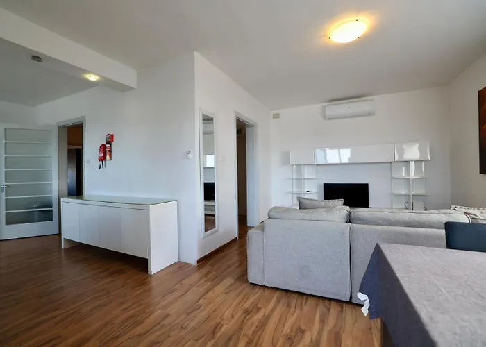 Seaview Escape With Pool Access St. Paul's Bay