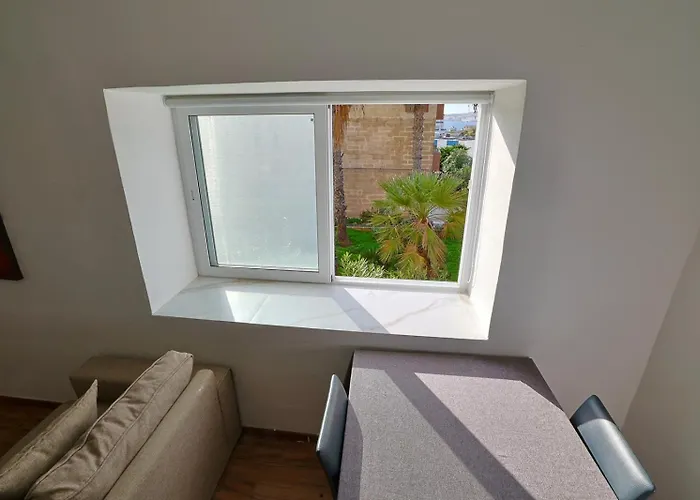 Seaview Escape With Pool Access St. Paul's Bay