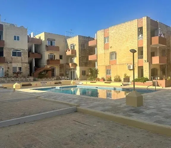 Seaview Escape With Pool Access St. Paul's Bay