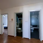 דירה Seaview Escape With Pool Access