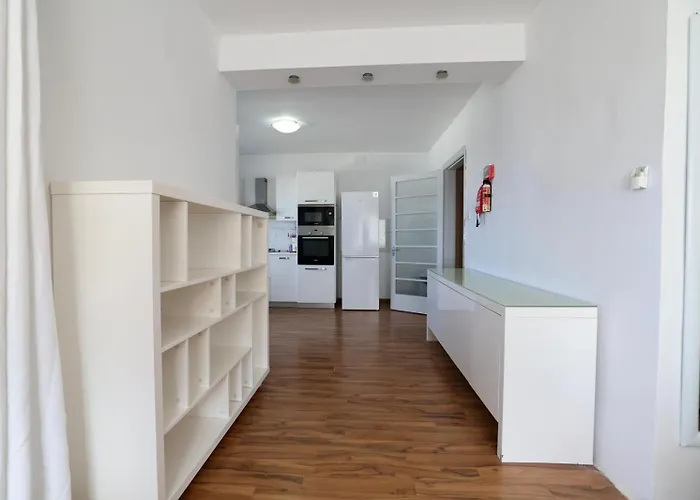 Διαμέρισμα Seaview Escape With Pool Access